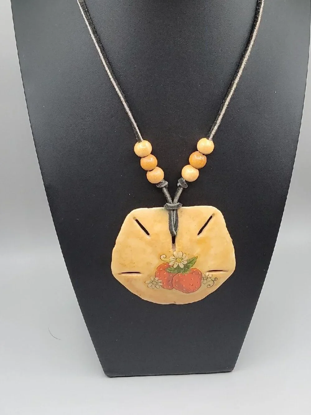 VTG Decoupaged Large Sand Dollar pendant necklace Wood Beads 28